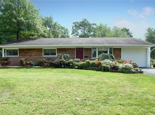 18 Tyndall Rd, Kendall Park, NJ 08824