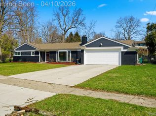 34164 Alta Loma Dr, Farmington, MI