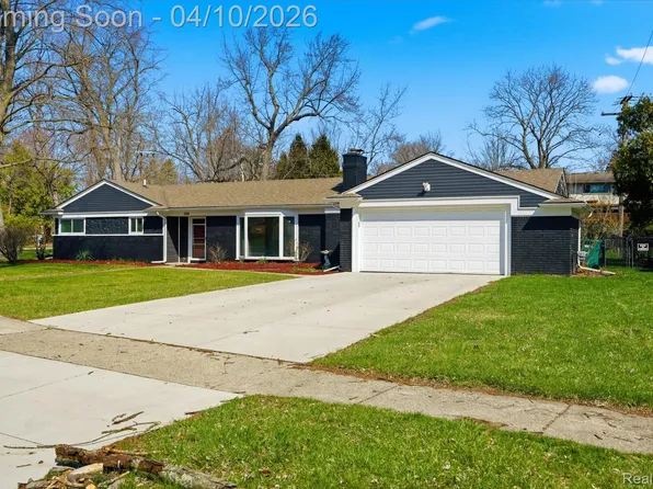 34164 Alta Loma Dr, Farmington, MI 48335