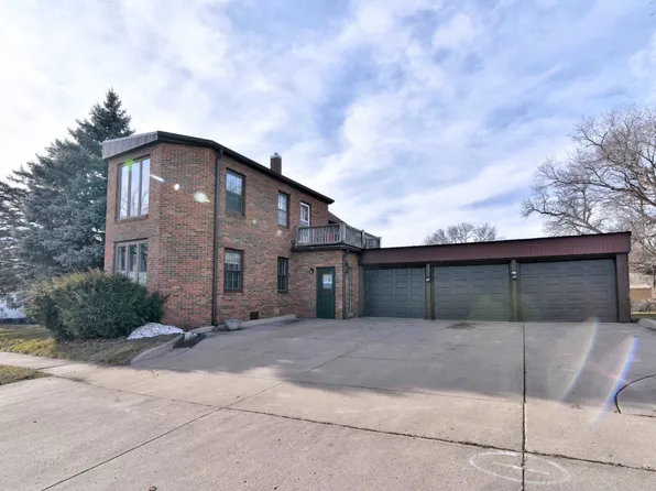 1003 N 8th St, Estherville, IA 51334