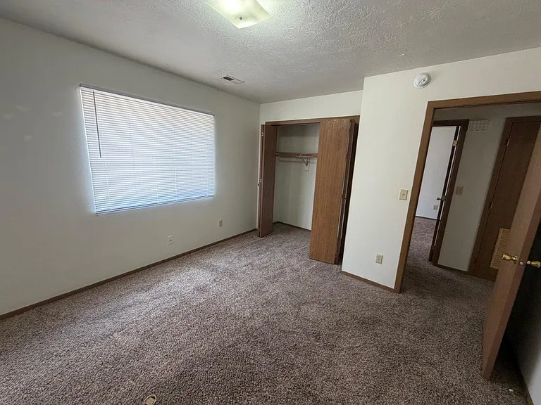 Lincoln Apartments — Photo 9