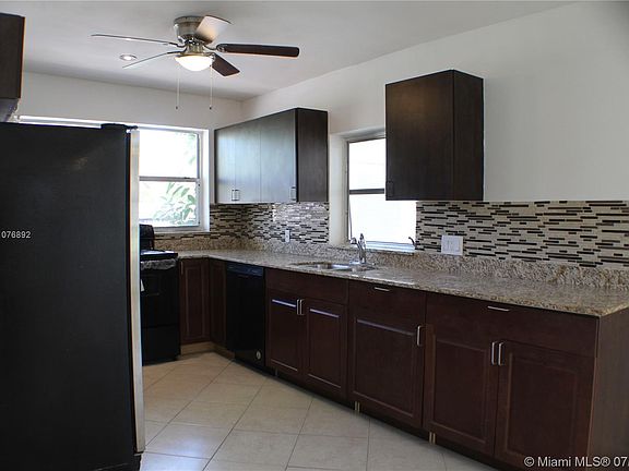 4th image of 4133 SW 52nd St #1-2