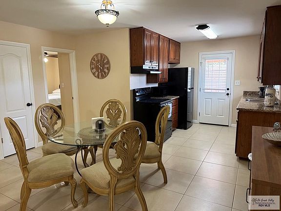 3rd image of 1618 E Los Ebanos Blvd