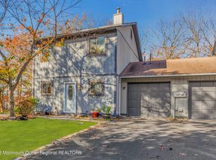 9 Pelican Rd, Howell, NJ 07731