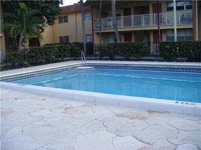 Relaxing pool