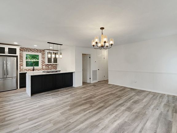 5th image of 809 Belle Dr