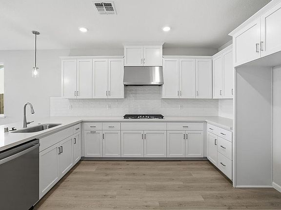 4th image of 1580 Edgewood Ln