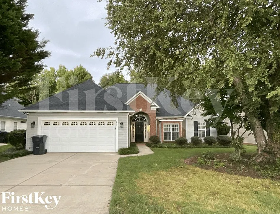 3 bed, 3.0 bath, 2115 sqft, $2,205 — Photo 1
