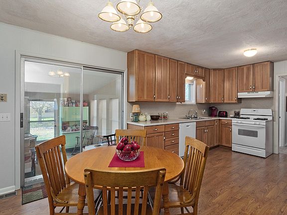 4th image of 1319 David Rd