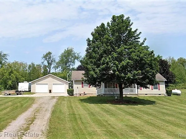 78 W Barnes Rd, Fostoria, MI 48435