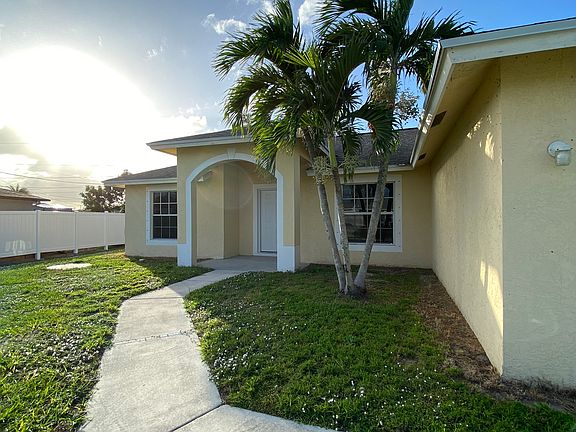 2nd image of 561 SW Nagle Pl