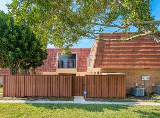 611 Buttonwood Ln, Boynton Beach, FL 33436