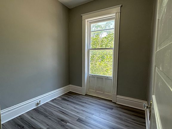 3rd image of 4116 Russell Blvd Floor 2