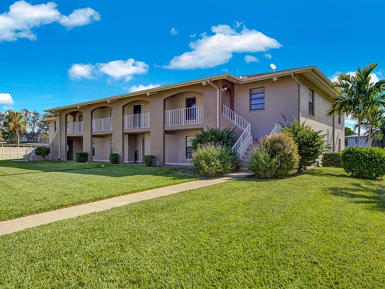 145 Cypress Way E #D-4 — Photo 2