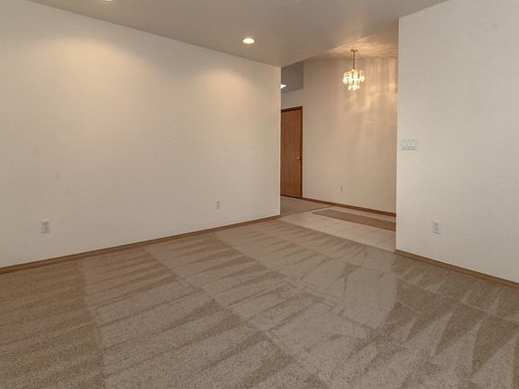 4th image of 19912 85th Ave E
