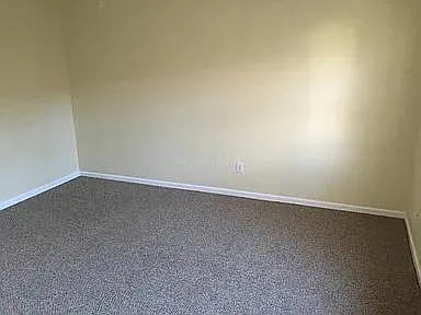 943 Manor Ln #P — Photo 8
