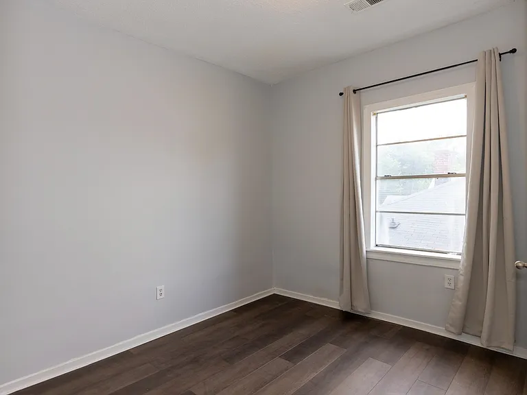 993 Oakview St #202 — Photo 12
