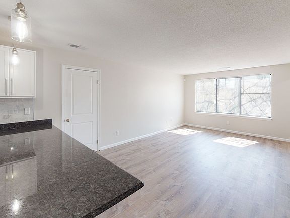 3rd image of 463-465 Whalley Ave #467