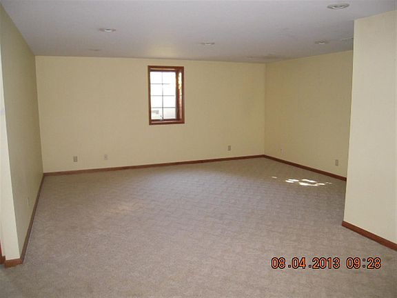 5th image of 18633 Hoover Ct