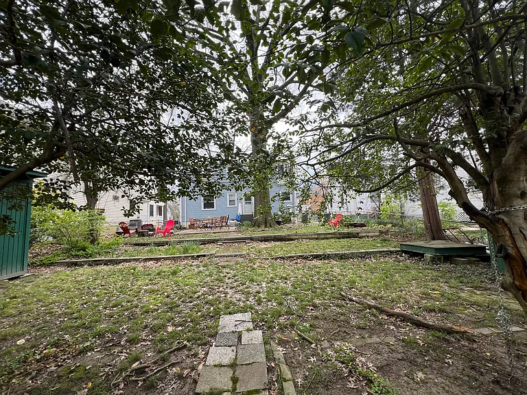 Need some privacy or a place to barbecue? Enjoy the outdoors in peace. Take refuge under large shade trees to keep you cool and protected from the sun's summer rays.