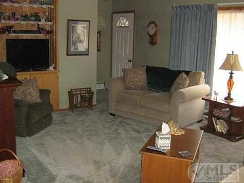 5th image of 104 Cherry Ln