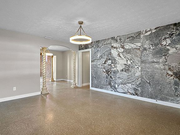 4th image of 1516 W River Ln