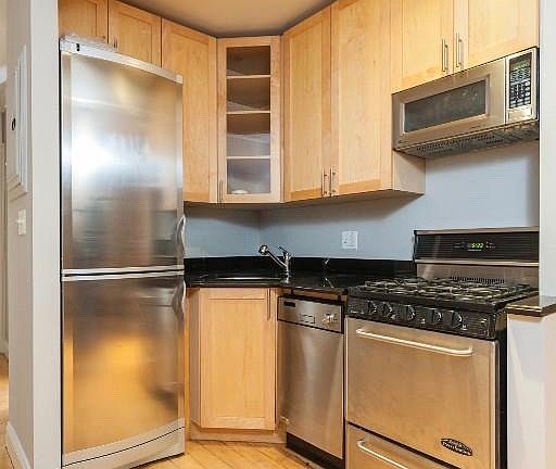 3rd image of 439 W 53rd St APT 4B