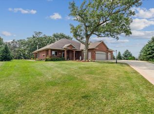 911 6th St SW, Dyersville, IA 52040