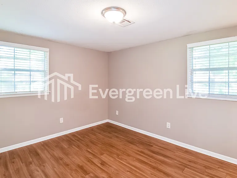 3660 Robert E Lee Dr — Photo 8