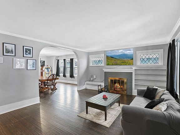 3rd image of 2521 E Queen Ave