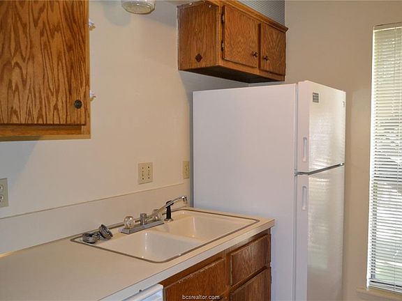 5th image of 2404 Bandera Dr #A-d