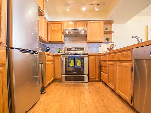 4th image of 825 La Playa St APT 424