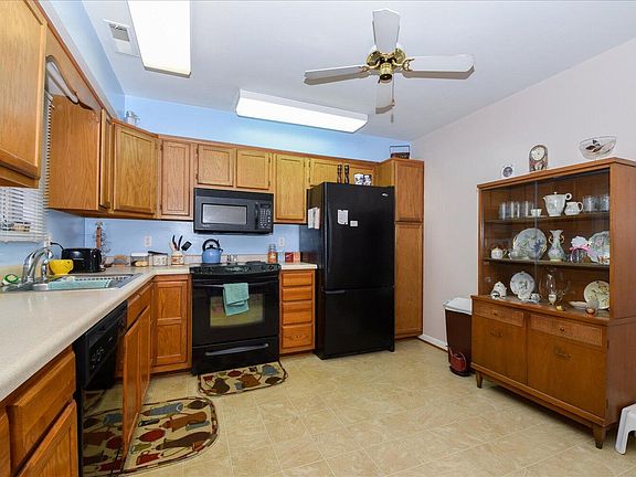 4th image of 305 Windward Dr SW #305