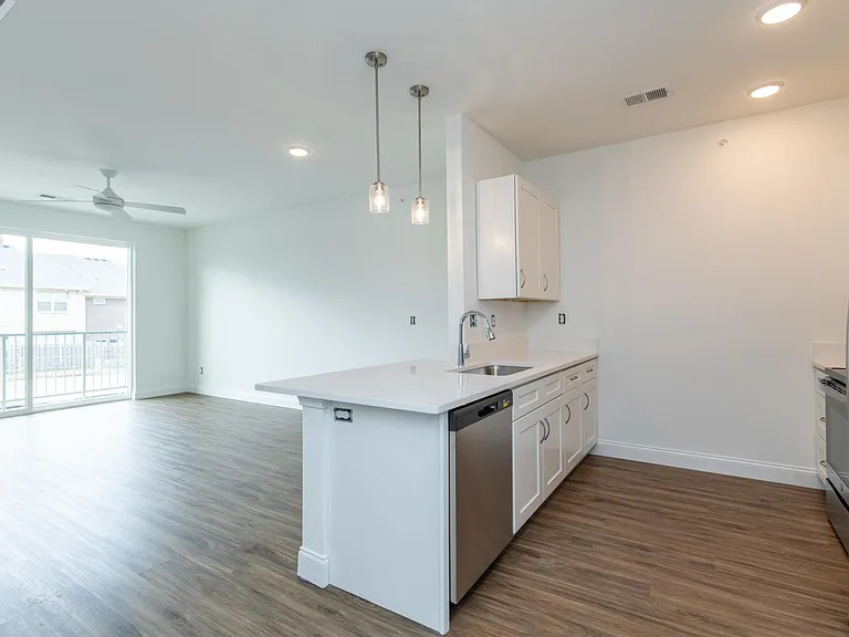 231 Walton Ave #109 — Photo 2