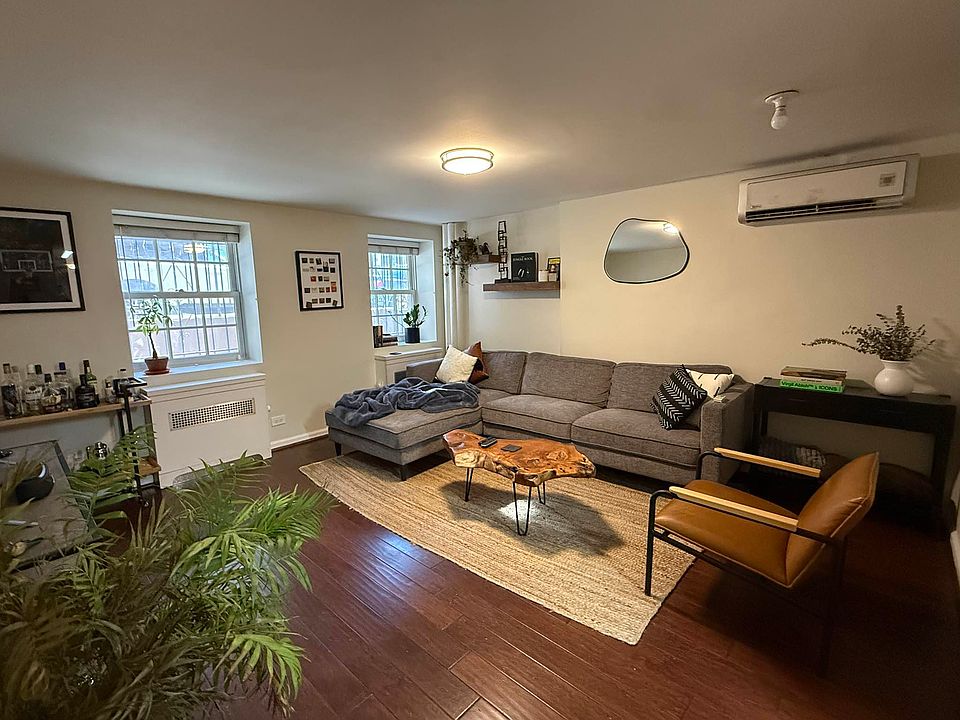 1st image of 106 Washington Pl APT 1