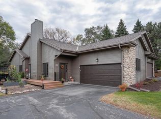 W131N8112 Country Terrace Ln, Menomonee Falls, WI 53051