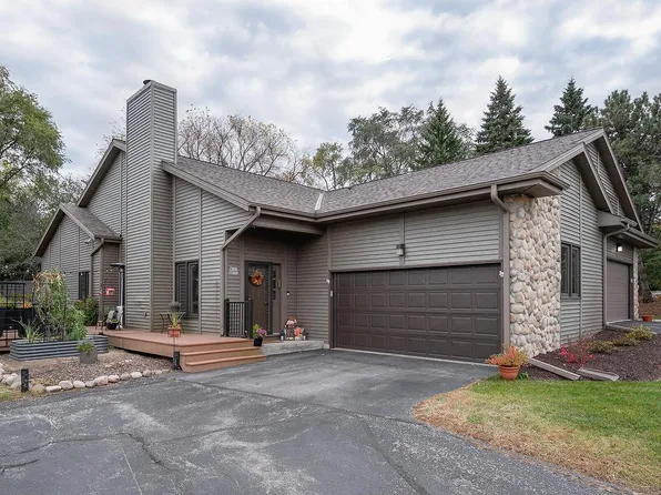 W131N8112 Country Terrace LANE, Menomonee Falls, WI 53051