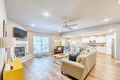 24 Pickering Dr #ID1297038P Photo 1
