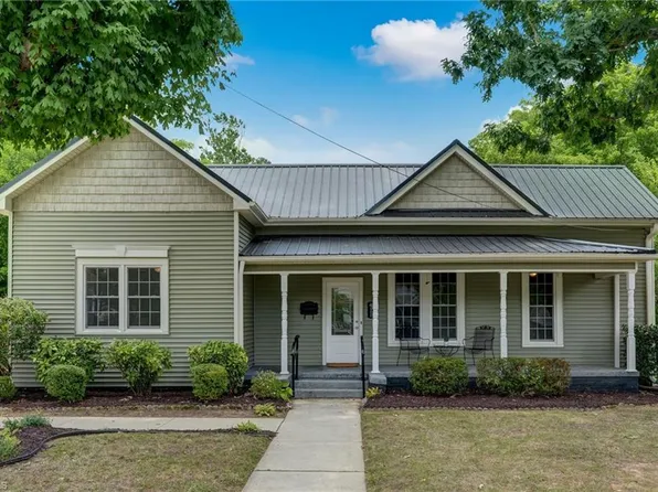 411 S 3rd St, Mebane, NC 27302