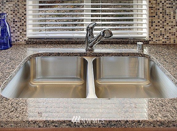 5th image of 535 Meadowood Drive SW
