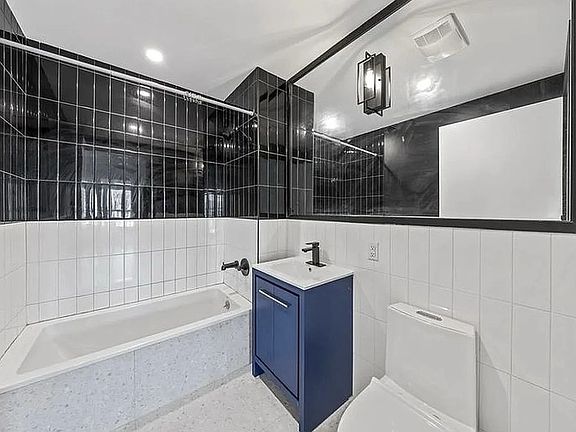 4th image of 1035 President St #4D