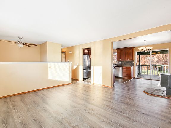 5th image of 32820 Railroad Ave