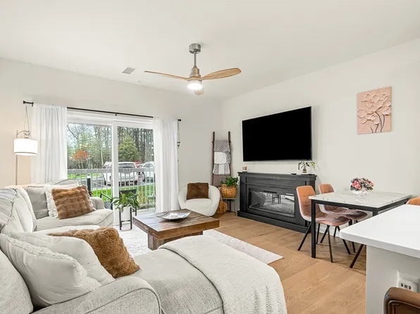 300 Martins Lndg #103, North Reading, MA 01864