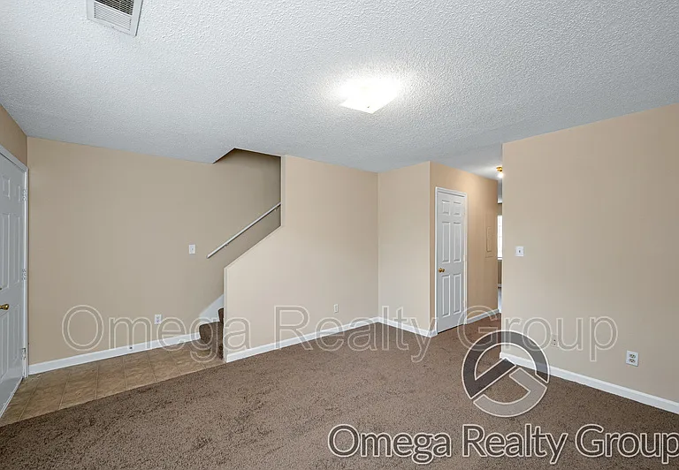 403 22nd Ave NE — Photo 5