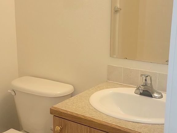 5th image of 141 Midland Blvd #1