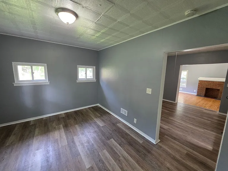 327 Glenwood Ave — Photo 10