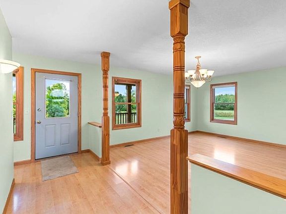 5th image of 42790 Elmcrest Ave