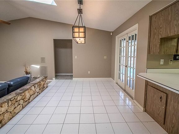 3rd image of 222 Stevenage Dr
