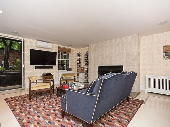 4th image of 129 E 10th St APT 2