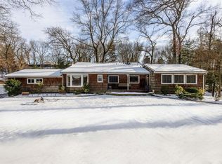 18 Bridle Path Rd, Smithtown, NY 11787